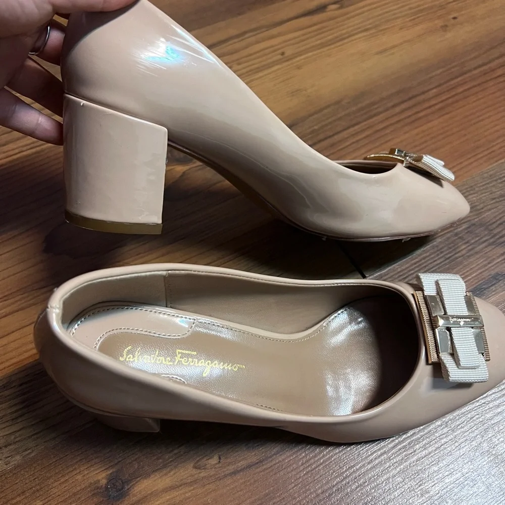 Salvatore Ferragamo Women's Beige Loafers with Bow Accent - Picture 2 of 4